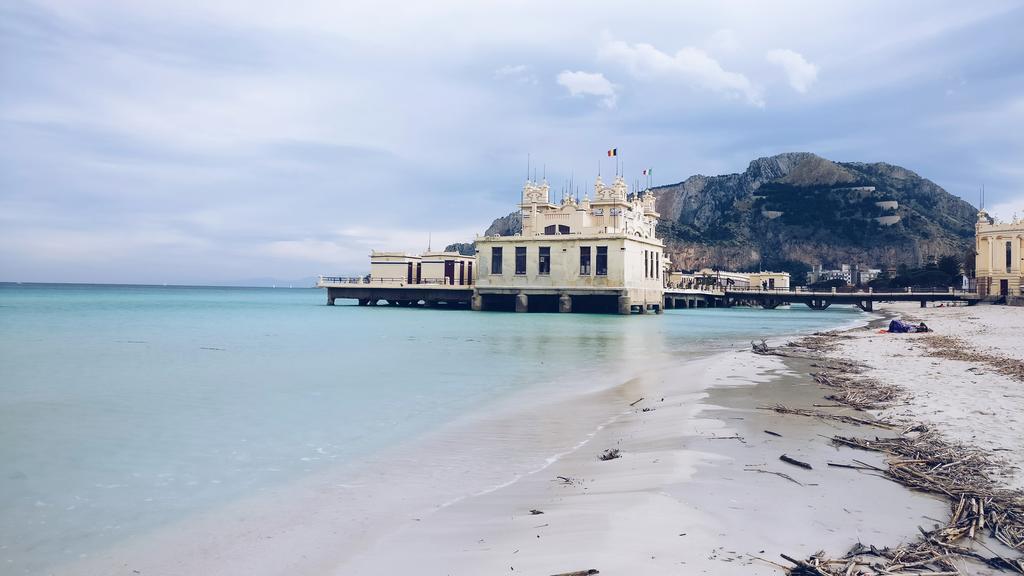 B&B Casa Chinaski Mondello Buitenkant foto